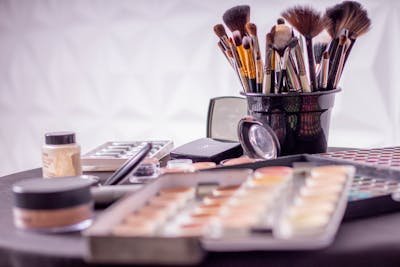 Maquillage pas cher : trouvez vos indispensables à prix doux