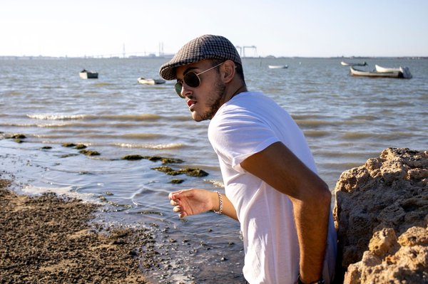 Casquette plate : le style moderne qui séduit tous !