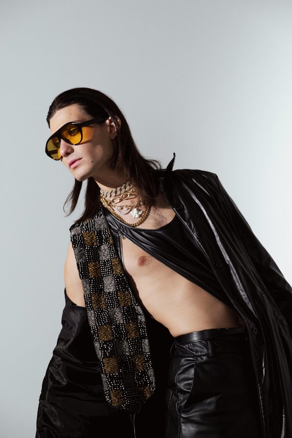 Découvrez le pantalon simili cuir pour homme qui valorise votre style